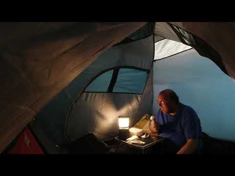 MongoTV_5480 - SPISER EN IS MANDAG EFTERMIDDAG I TELT I STUEN