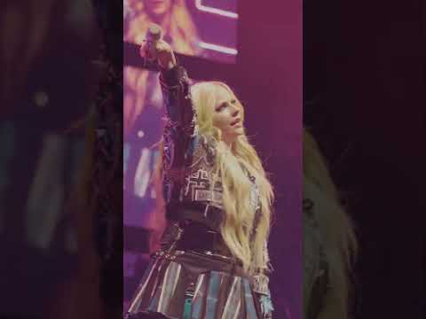 Video Thumbnail: Avril Lavigne Niagara Falls June 4 Recap