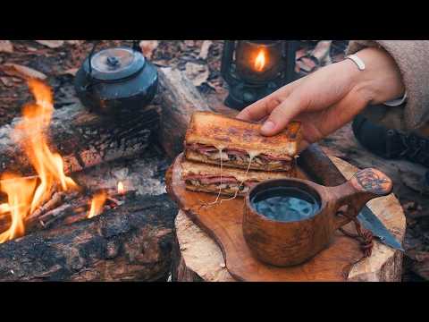 至福のひとり時間。焚き火で焼くサクサクのチーズサンドを頬張るソロキャンプ(ASMR)