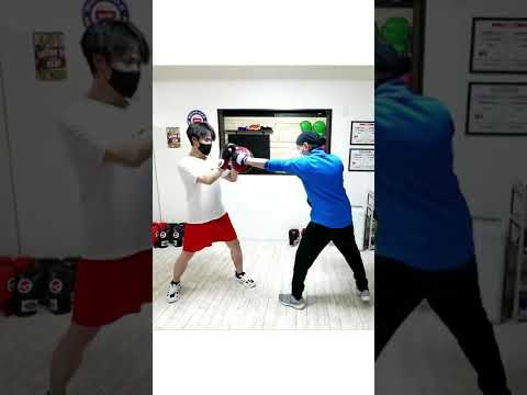 まさかのディフェンスで相手を【腰抜け弱者】にする方法 | ボクシング tomitt トミット #shorts