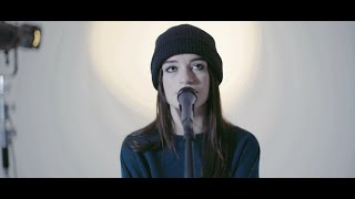 Sara Kays - When You Look At Me [Official Acoustic Video]