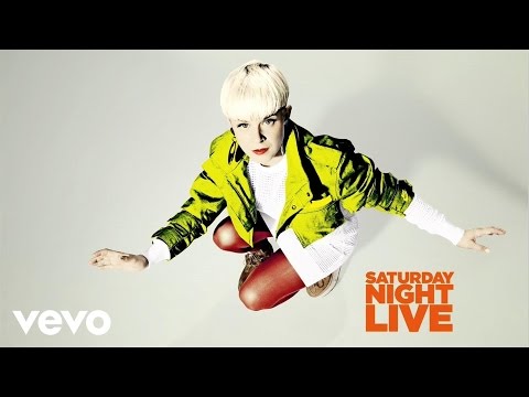 Robyn - Call Your Girlfriend (Live on SNL)