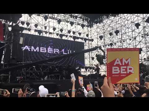 191005 Amber Hands behind my back - Simple Life Concert