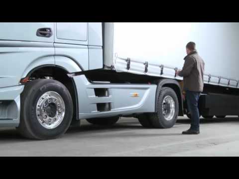 Der neue MB Actros MP4 (4/23) : Multifunktionsschlüssel   -   Video ..........Oeni
