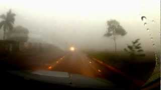 preview picture of video 'Cruzando Chapada dos Guimaraes em dia de muita neblina, junho de 2012.MP4'