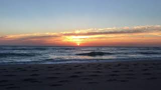 Gotta remind ourselves to stop, look around, and actually notice ❤️ #sunrise #junobeach #goodmornin