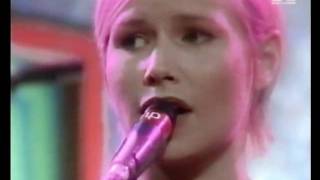 The Cardigans - Sick And Tired (Live MTV Most Wanted 1995)