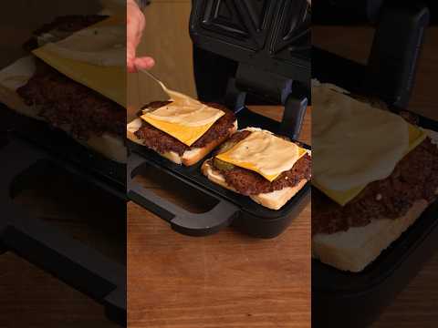 Crunchy Cheeseburger Toastie for Babe with @SunbeamAustraliaNZ