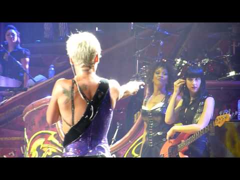 P!nk in Melbourne, July 15, 2009 - Crazy