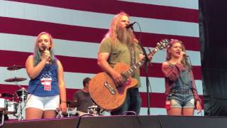Jamey Johnson &amp; daughters Live - Willie Nelson&#39;s 4th of July Picnic 2017