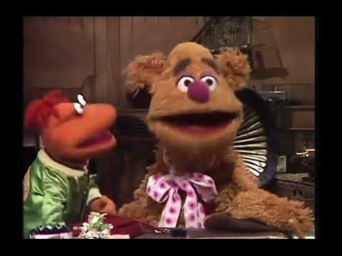 The Muppet Show - 303: Roy Clark - Backstage #1 (1978)