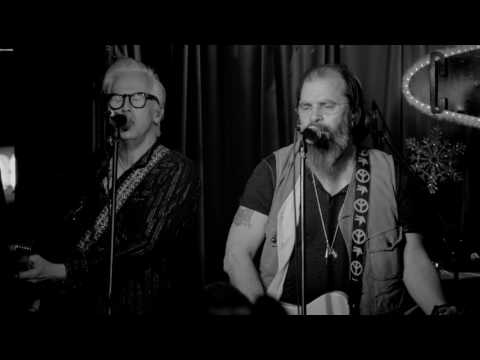 Steve Earle & The Dukes - Lookin' For A Woman [Official Music Video]