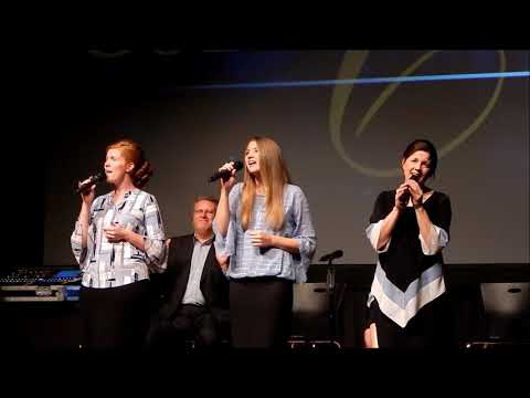 The Collingsworth Family sings If He Hung the Moon