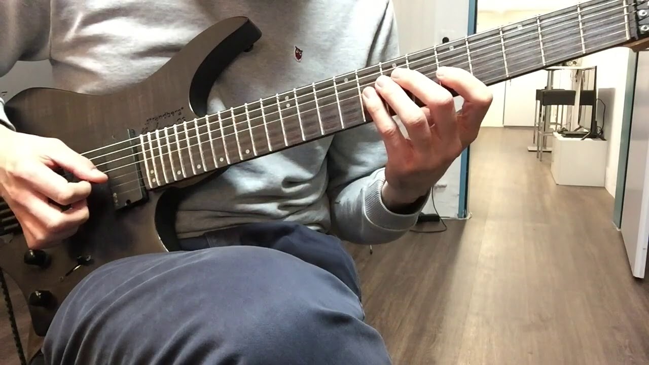 Roberto Barlocci playing a diminished scale lick on electric guitar