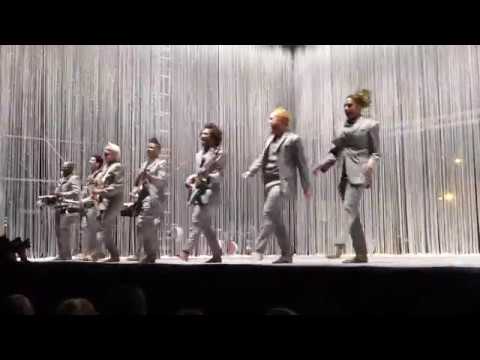 David Byrne - I Zimbra [Talking Heads song] (Houston 04.28.18) HD