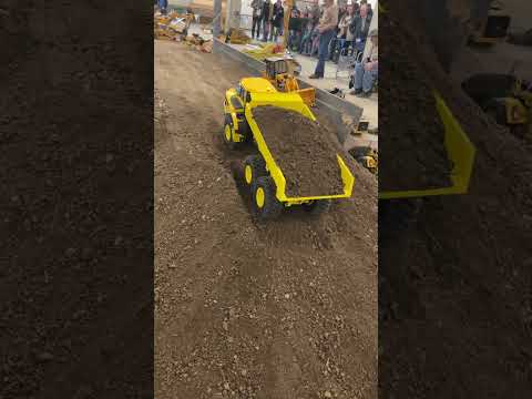 Hydraulic articulating RC dump truck