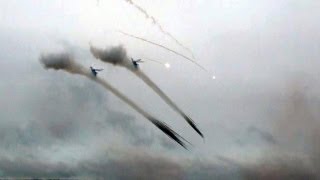preview picture of video 'Aviation et artillerie à l'œuvre près de Saint-Pétersbourg'