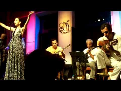 Trio Madeira Brasil e Roberta Sá