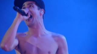 Shirtless Brendon Urie (&amp; his sandwich) performs &quot;$20 Nose Bleed&quot; with Fall Out Boy