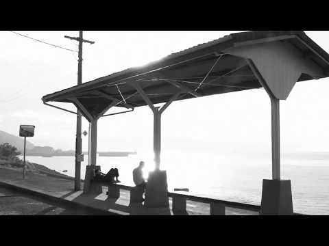下灘駅で夕日を待つ