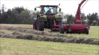 preview picture of video 'Claas Arion 650 tractor and Massey Fergusons silage in the sun'