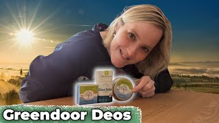 Greendoor Deo in Anwendung: Deo Creme, Deo Powder Bar oder Deo Stick?