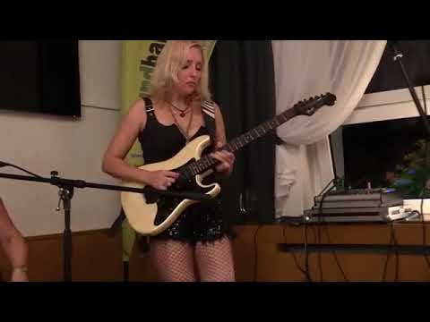 Vanesa Harbek - Blues Guitar Solo - Germany