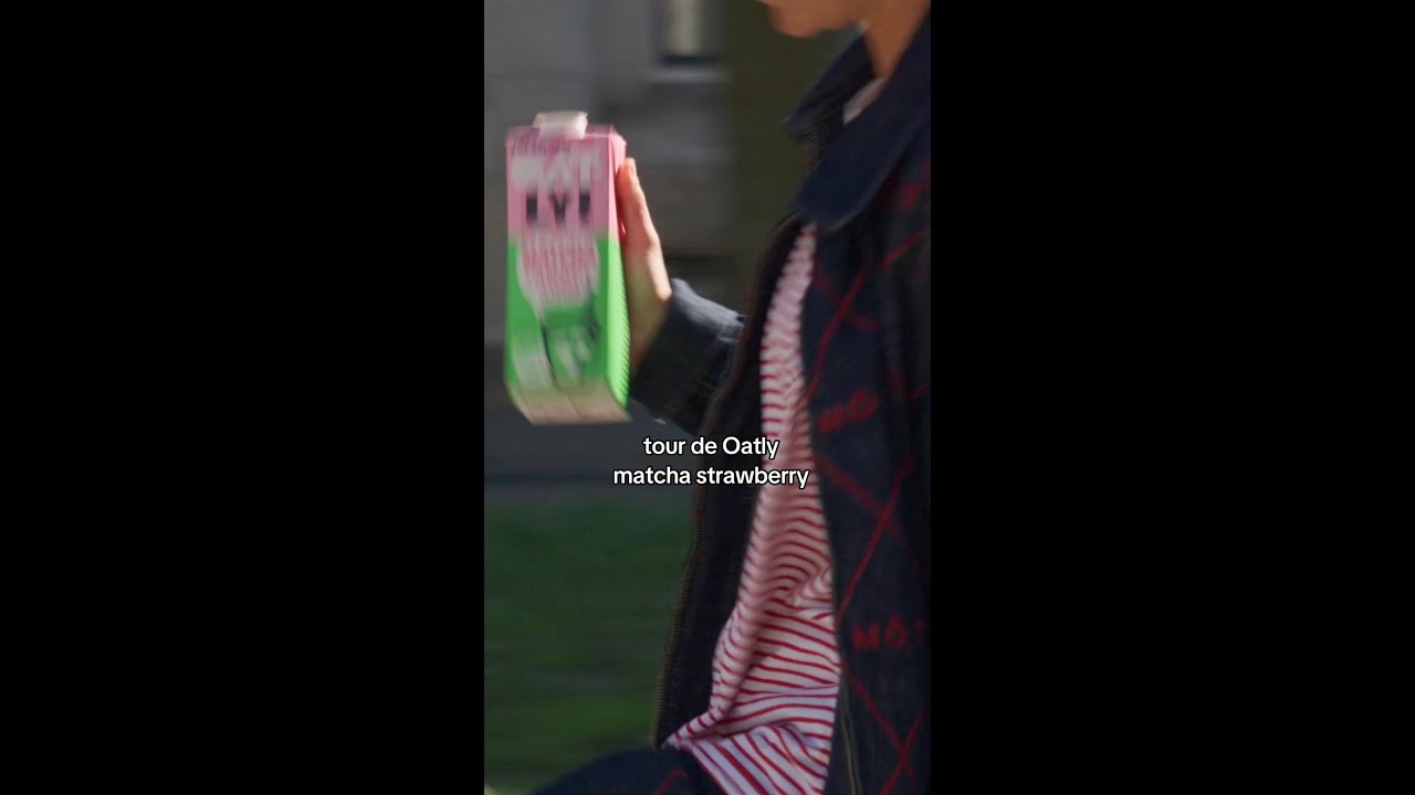 Oatly Bike Thru, vidéo de campagne Best served on bike, premier drive pour cyclistes à Amsterdam Papaverhoek 24, opération mai et juin 2026