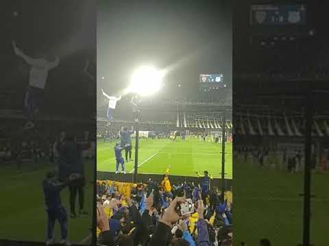 "Boca le gana a Dep. Cali 1 a 0 con gol de Alan Varela, y la 12 pide por la Copa Libertadores!!!!" Barra: La 12 • Club: Boca Juniors