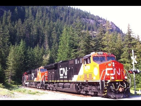 CN 3210 Leads CN L570 Across Highway 99 at Nairn Falls Crossing