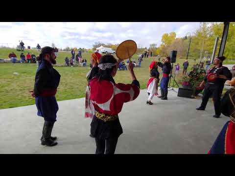 WHAT? GREEK DANCING WITH THE BEAT OF JAPANESE DRUMS!
