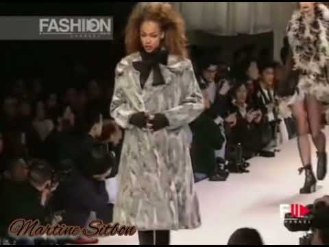 Tyra Banks On The Runway - Martine Sitbon Fall/Winter 1992