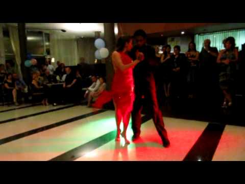 Siulhy  Santander  y  Leonel  Colina . Velada  Tanguera  Cité . 02-04-11