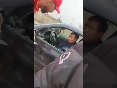 خطير .... تاجر مخدرات يعتدي على شرطي ويهدده بالقتل على المباشر شوفو السيف اللي هاز