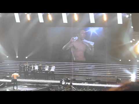 120428 Choi Siwon topless and water splash @ SS4 Indonesia