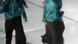 SEVENTEEN: Mingyu supports Wonwoo&#39;s butt when he is about to lose his balance😱