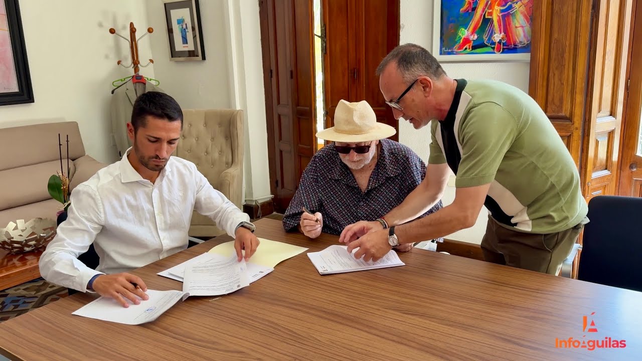 El Ayuntamiento de Águilas firma un convenio con el artista Manuel Coronado