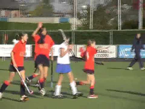 NHC De IJssel Meisjes C2 - Leonidas C1 op 23-10-2004
