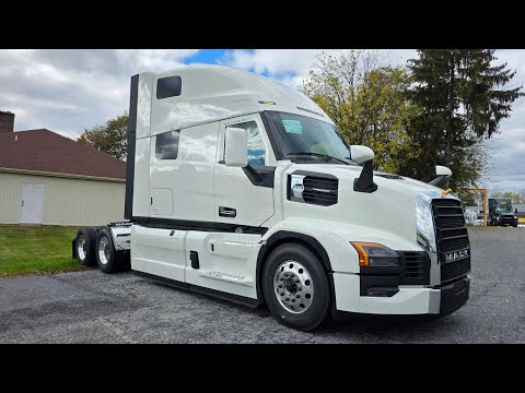 A look inside the new Mack PIONEER Elite #luxury #diesel #truck #technology #trucking 