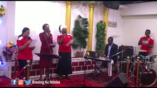 While Shepherds Watched Their Flocks by Night and Joy To The World | Merry Christmas