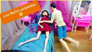 Download lagu Barbie hamil melahirkan bayi dirumah bersama Ken bukan di rumah sakit #barbie #barbiehamil mp3