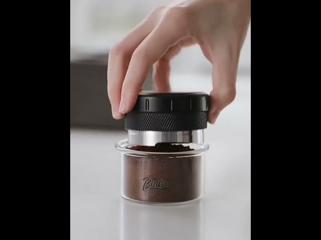 Vídeo relacionado con Distribuidor de café de 58 Mm, Tamper, Leveler Coffee Distribution Tool 304 Acero Inoxidable de Acero Incorporado para Extracción de Uniformes, Conversación, Adecuado para Uso en