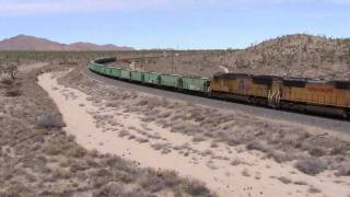 preview picture of video 'Union Pacific railroad - Ballast Train - Cima summit'
