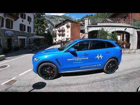 Show room Jaguar, Land Rover. Chalet de l'Ange Courmayeur.Test drive Jaguar f pace SVR