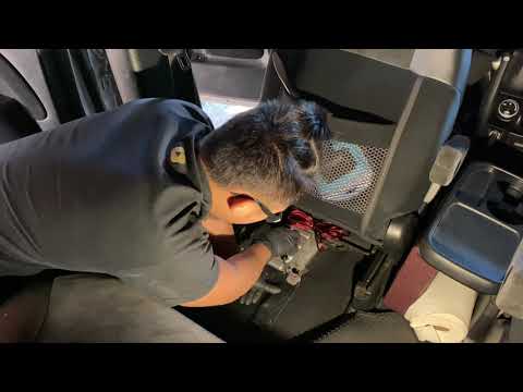 Do the seats fold flat in a Honda CRV? | WapCar