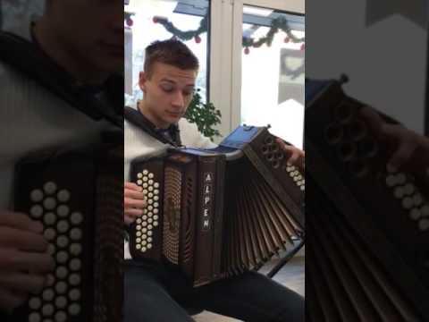 GLASBENI CENTER ROŠER - učenec Gregor Višnjar (Smučarski ples)