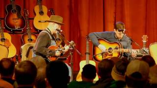 Mike Compton and Chris Eldridge - "Squirrel Hunters" (Wintergrass 2016 Fretboard Journal workshop)