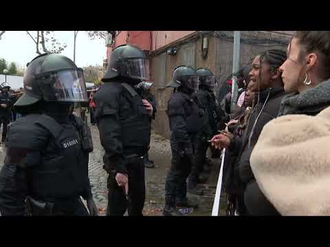 Los Mossos desalojan a 400 Okupas en BADALONA