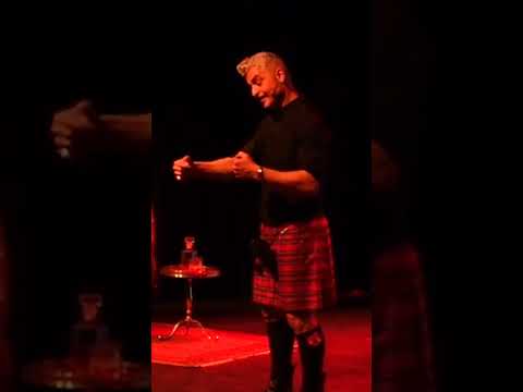 Cómo reconocer a un pelele #Monólogo #StandUpEnEspañol #Humor #Comedia #TxabiFranquesa #Escocía