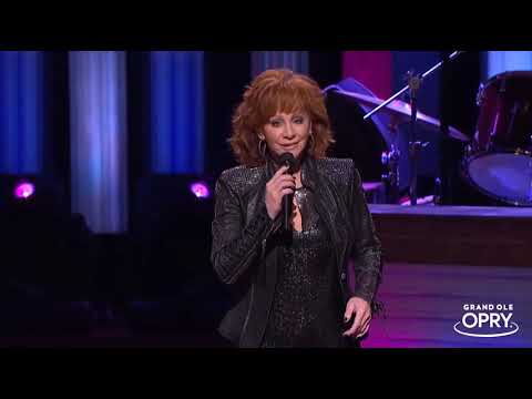 Carrie Underwood & Reba McEntire - Does He Love You (Live Grand Ole Opry)